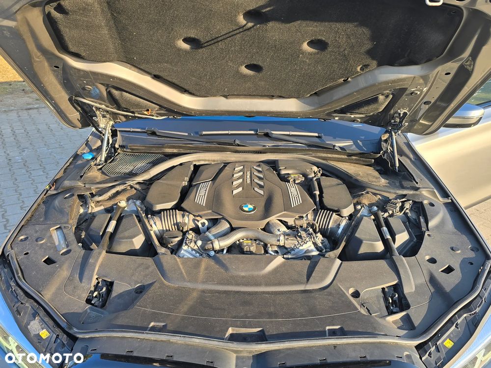 BMW Seria 7 750i xDrive sport - 14