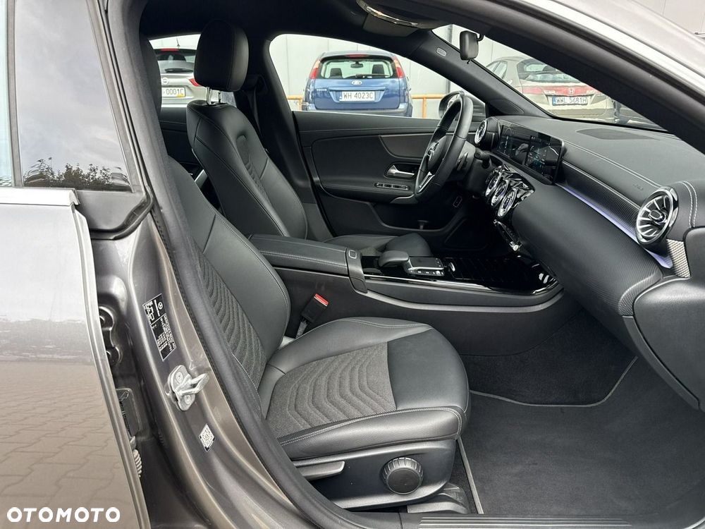 Mercedes-Benz CLA 180 7G-DCT Entry - 20