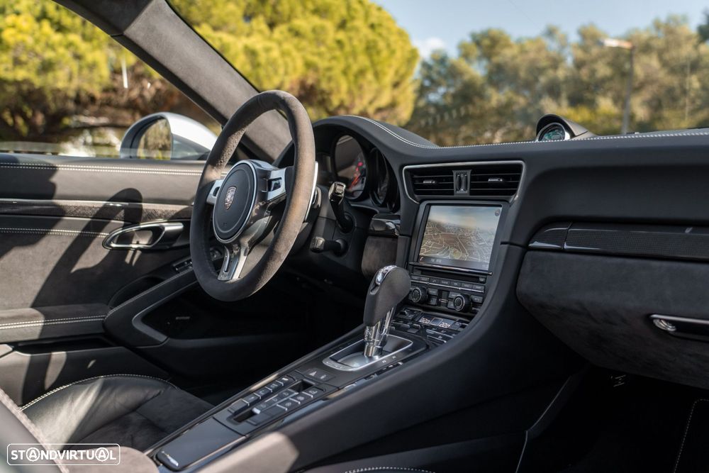 Porsche 911 (991) Carrera 4 GTS PDK - 26
