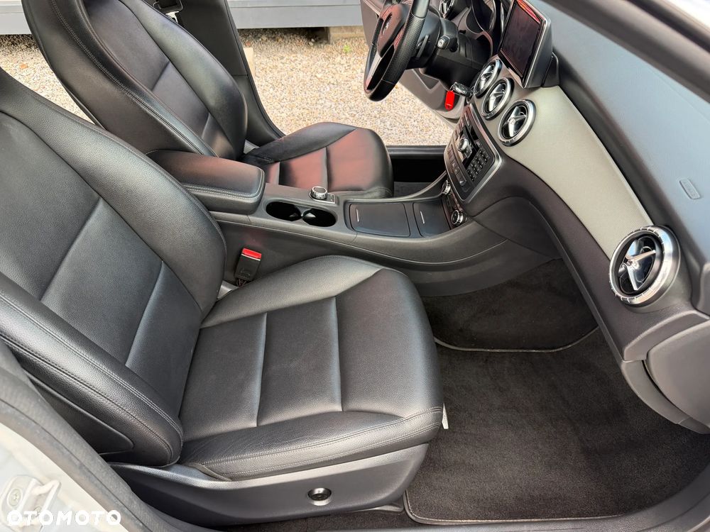 Mercedes-Benz CLA 250 4Matic 7G-DCT AMG Line - 7