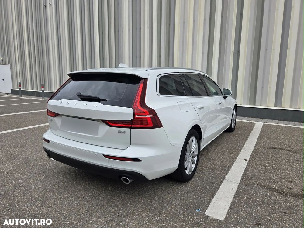 Volvo V60 B4 MHEV AT8 FWD Momentum Pro - 29