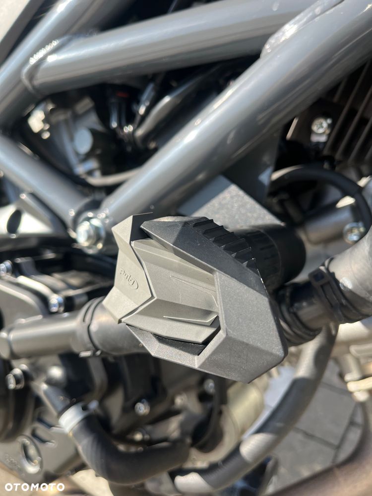 Suzuki SV - 8