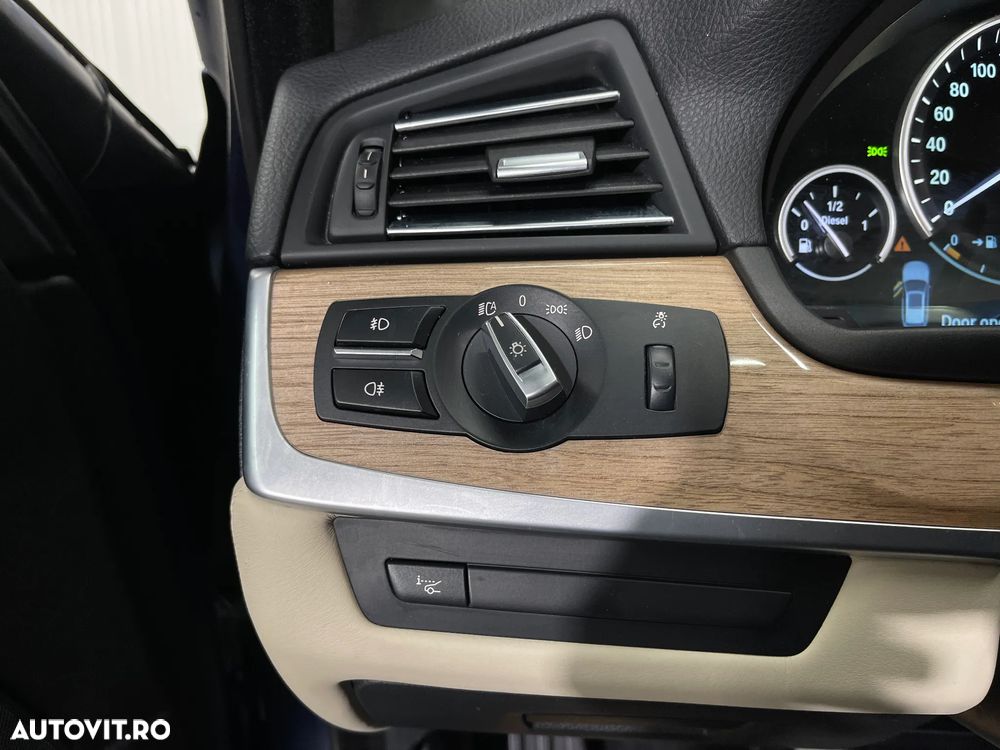 BMW Seria 5 530d xDrive Touring Aut. - 29