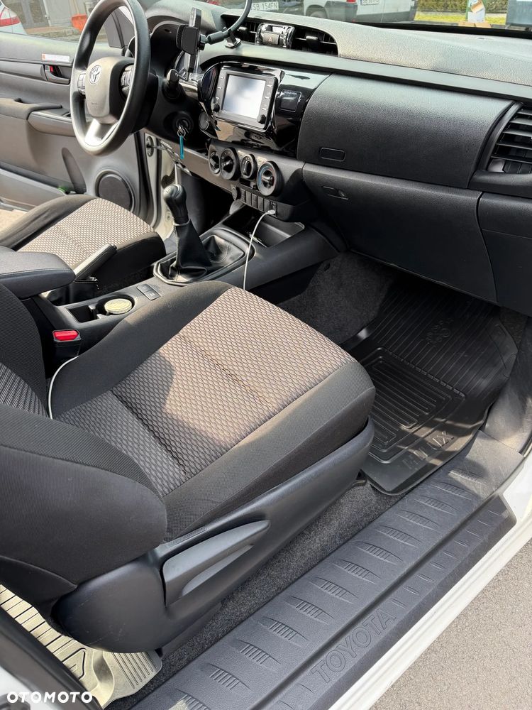 Toyota Hilux 4x4 Double Cab Duty - 10