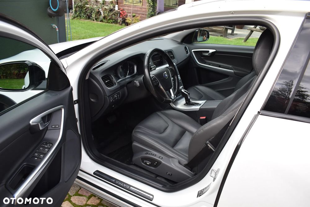Volvo V60 Cross Country - 21