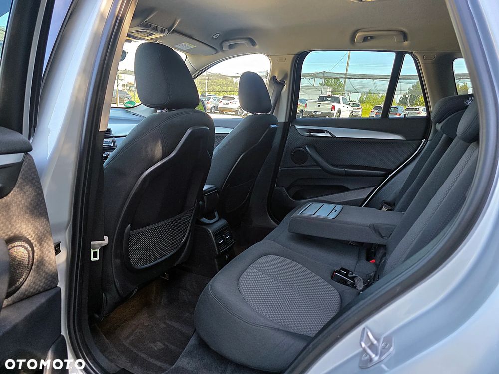 BMW X1 sDrive18d xLine - 24