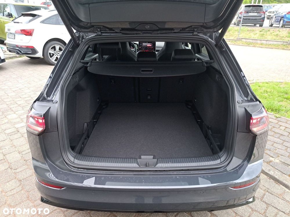 Volkswagen Golf Variant - 11