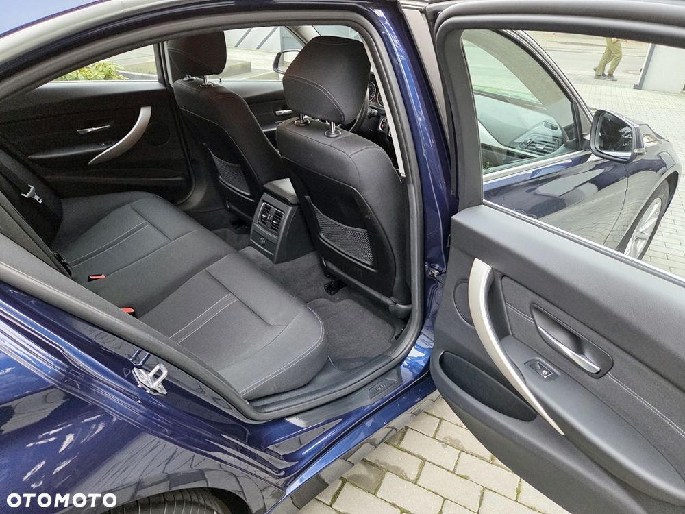 BMW Seria 3 318d Edition Luxury Line Purity - 31