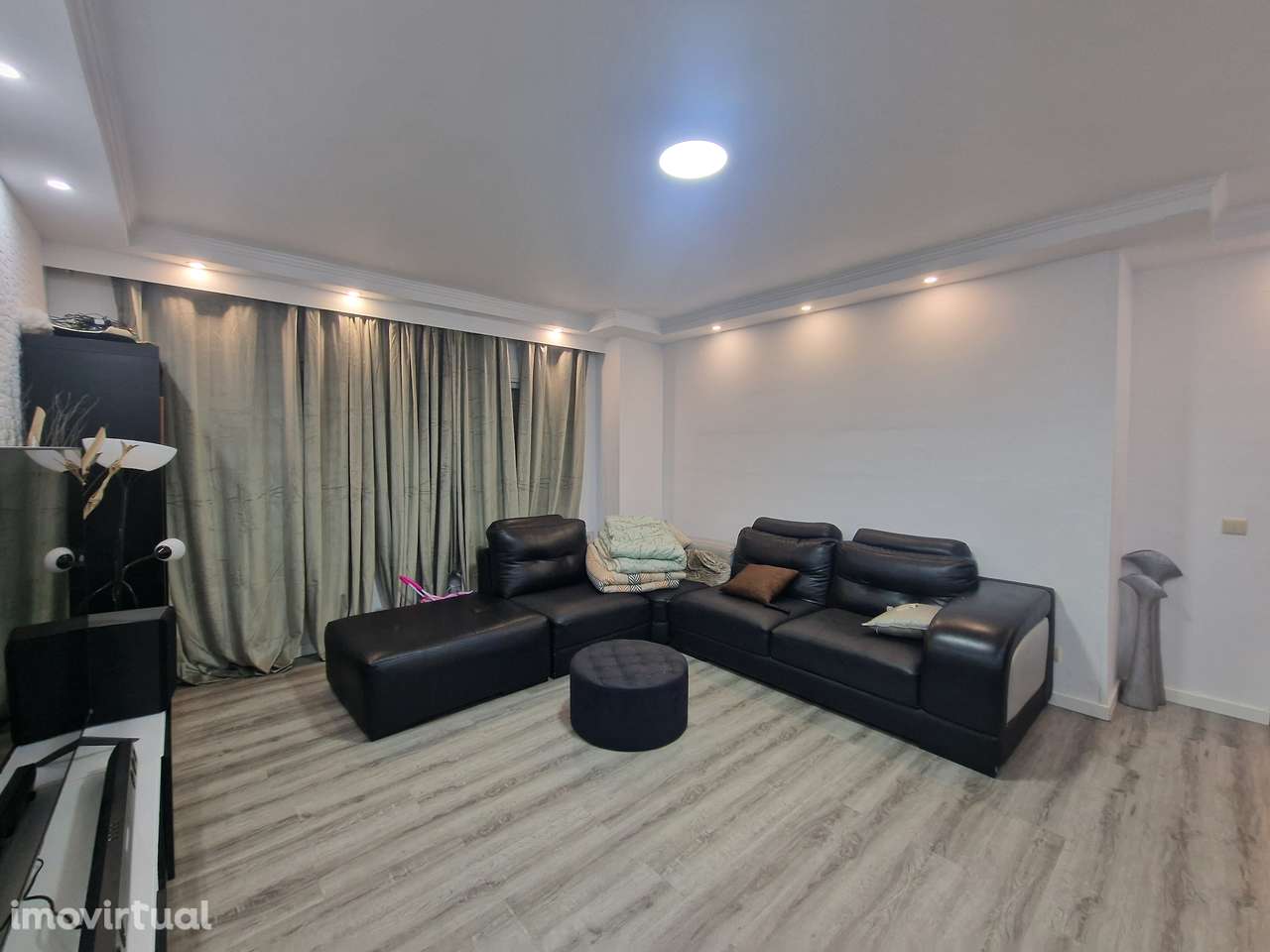 Apartamento de 4 assoalhadas inserido em prédio com elevador - Grande imagem: 2/7