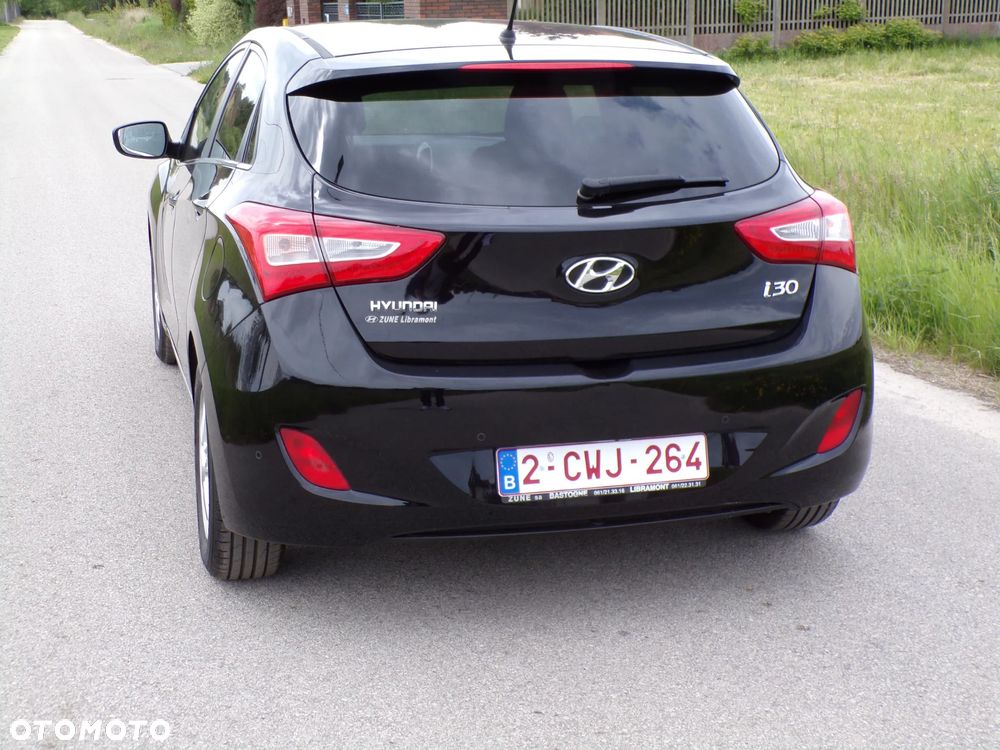 Hyundai i30 blue 1.6 CRDi Passion - 13
