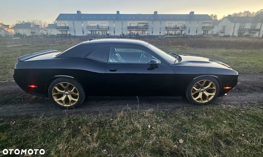 Dodge Challenger - 2