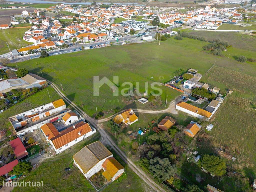Terreno misto com área de 11440m2, localizado junto á estrada nacional - Grande imagem: 3/22