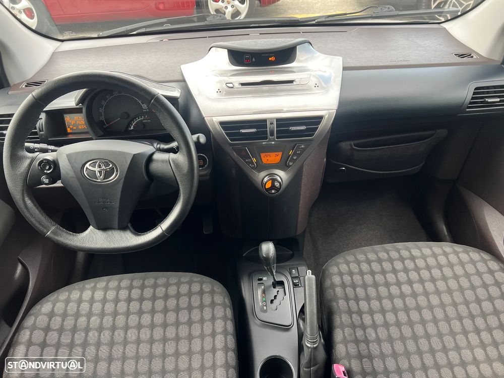 Toyota iQ 1.0 VVT-i 2 MultiDrive EP - 10
