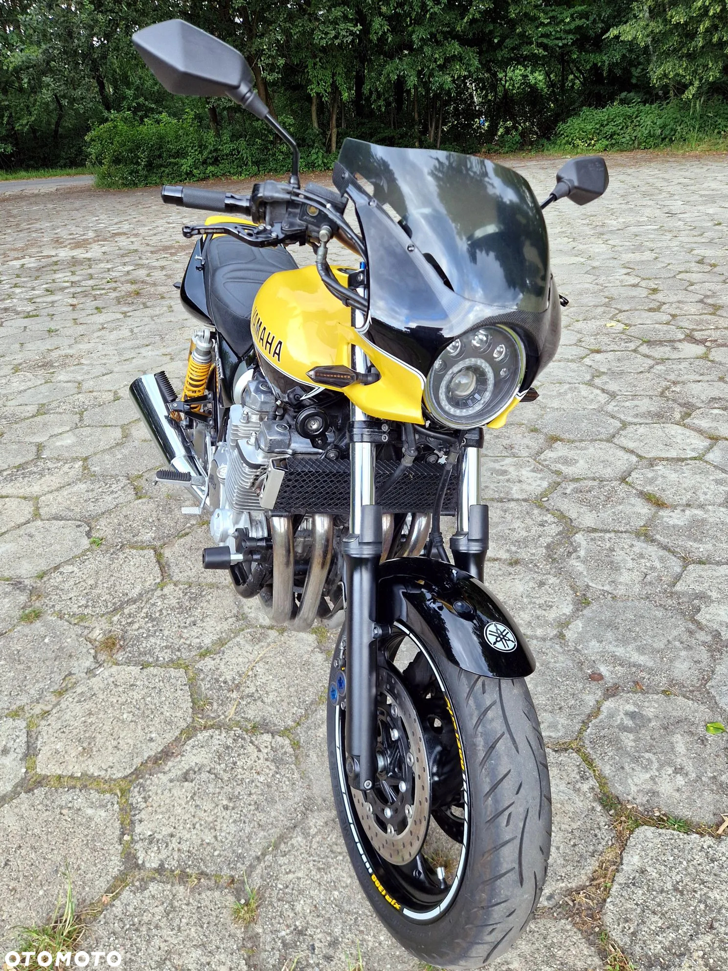 Yamaha XJR - 9