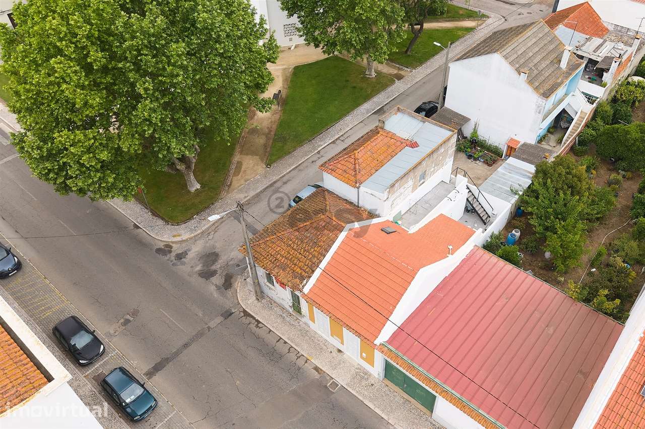 Moradia T3, 2 pisos para remodelar numa das zonas mais bonitas, Almeir - Grande imagem: 4/43