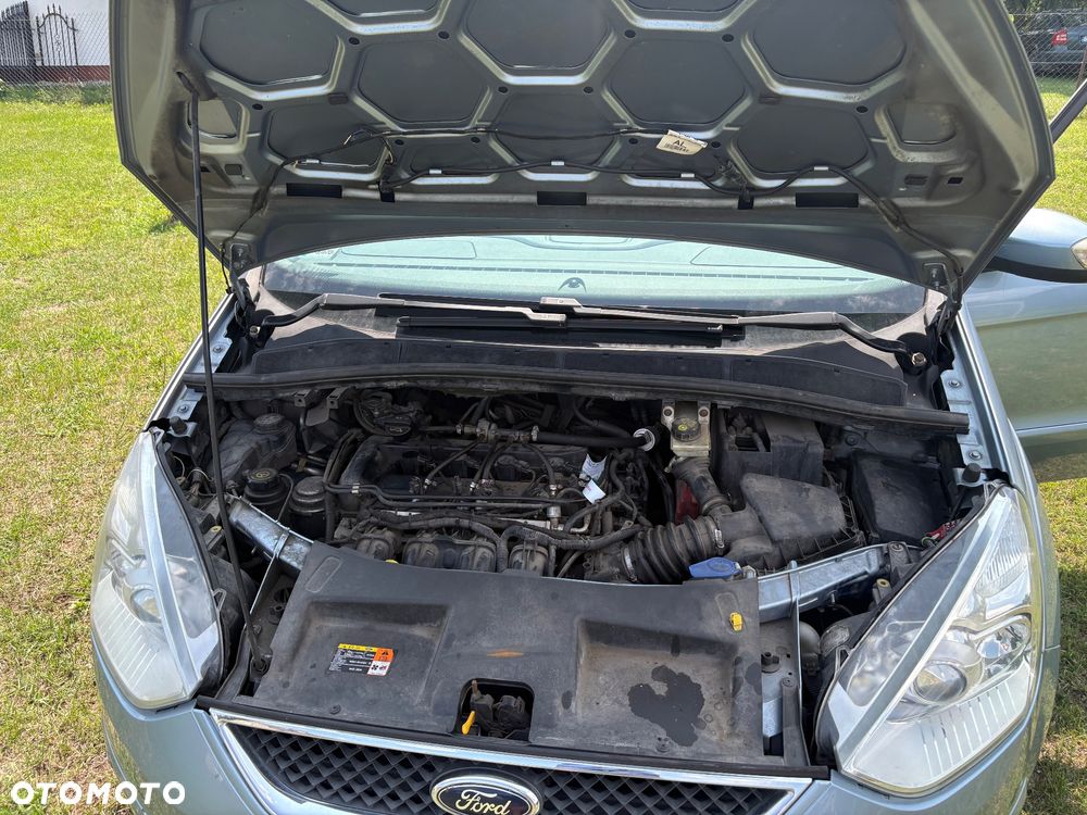 Ford Galaxy 2.0 Ghia - 21
