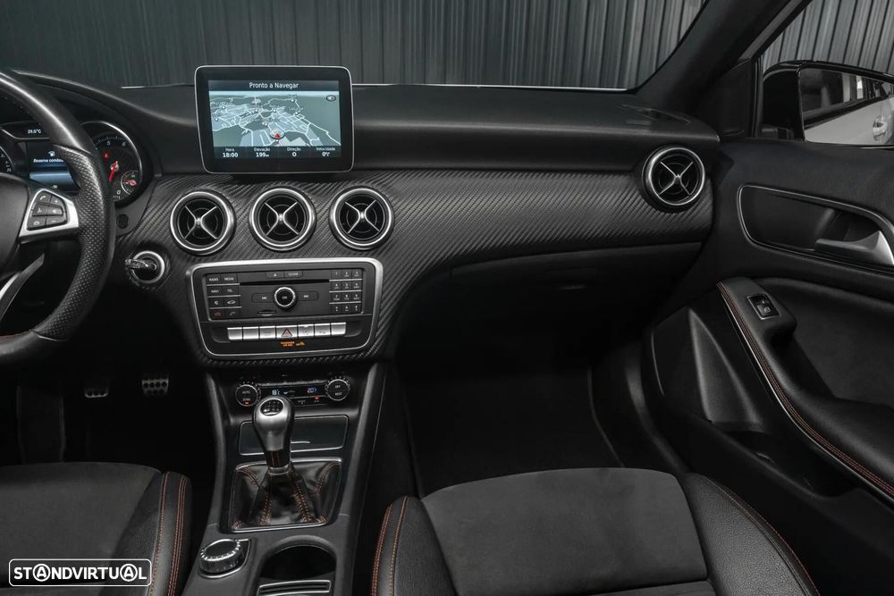 Mercedes-Benz A 180 AMG Line - 9