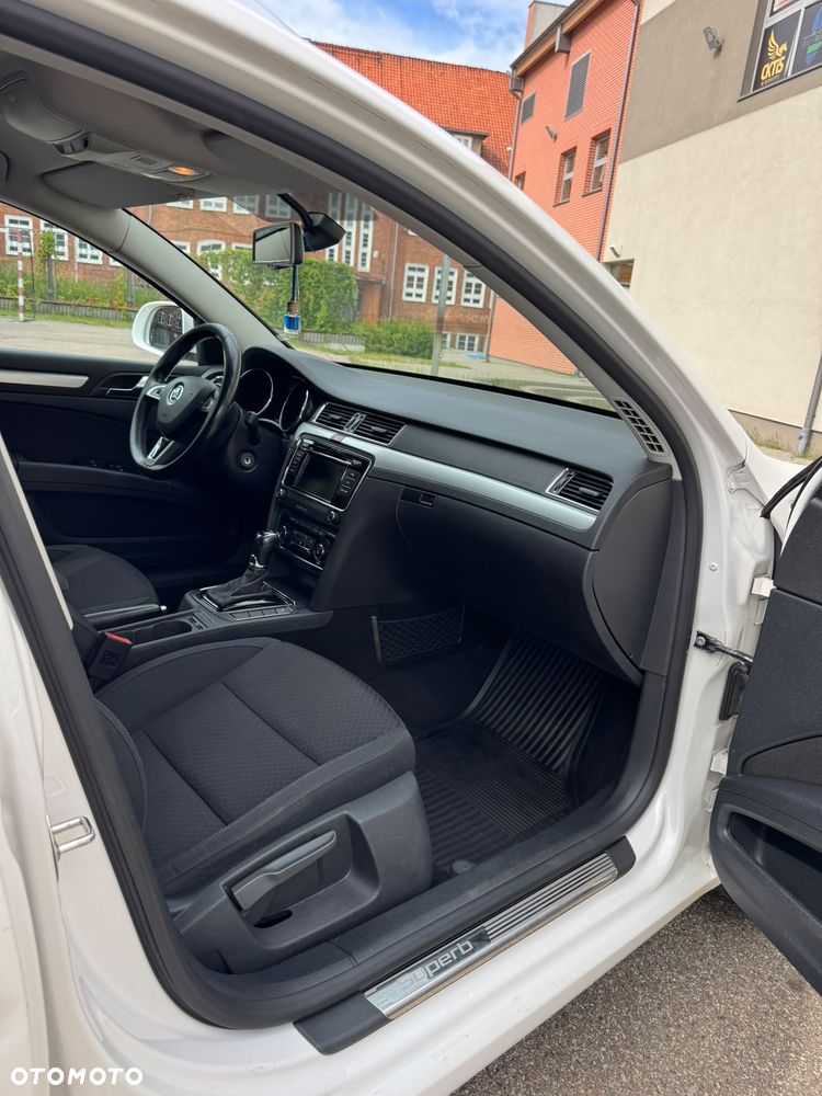 Skoda Superb 2.0 TDI Elegance DSG - 8