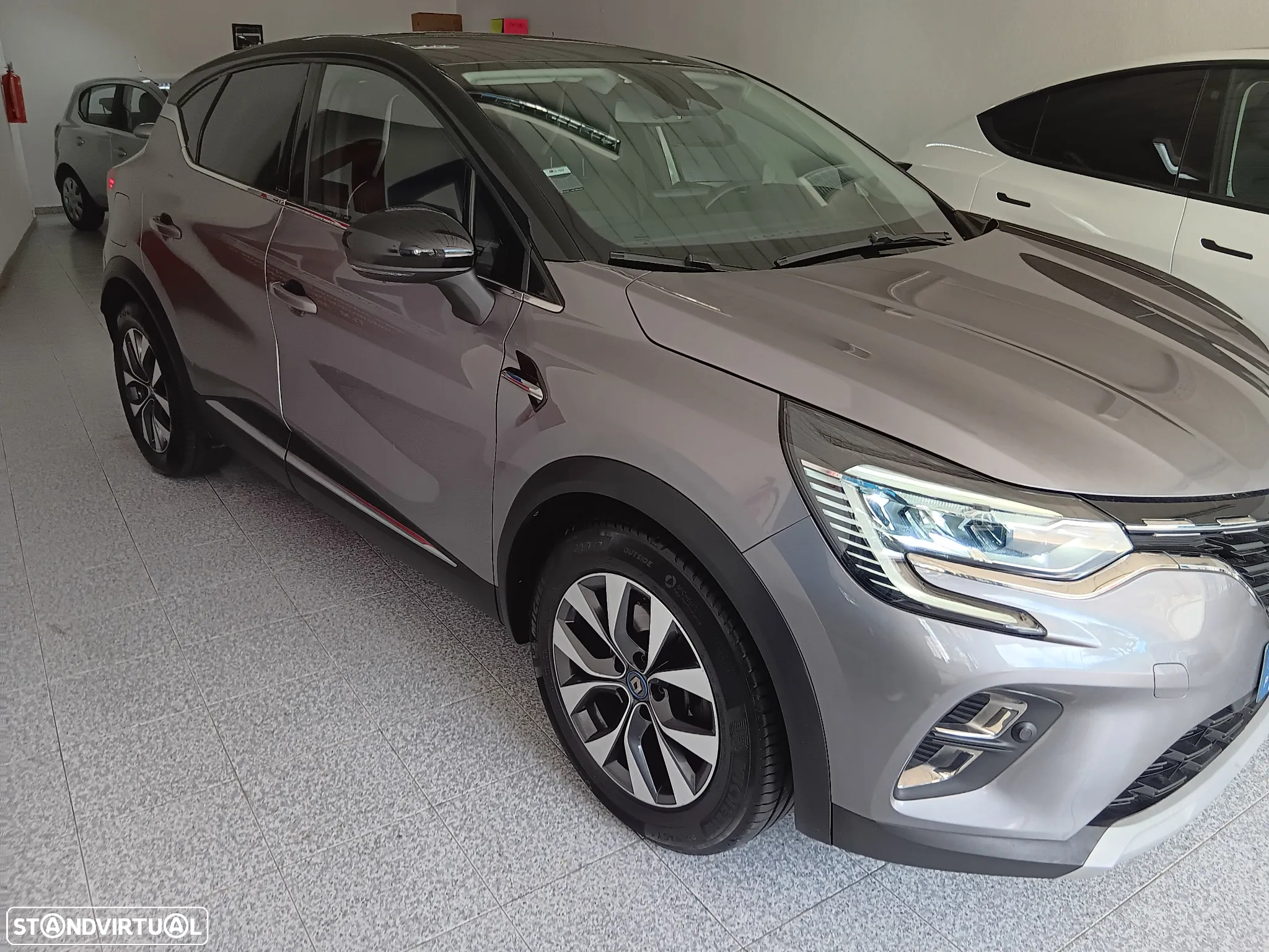 Renault Captur 1.6 E-Tech Plug-In Exclusive - 2