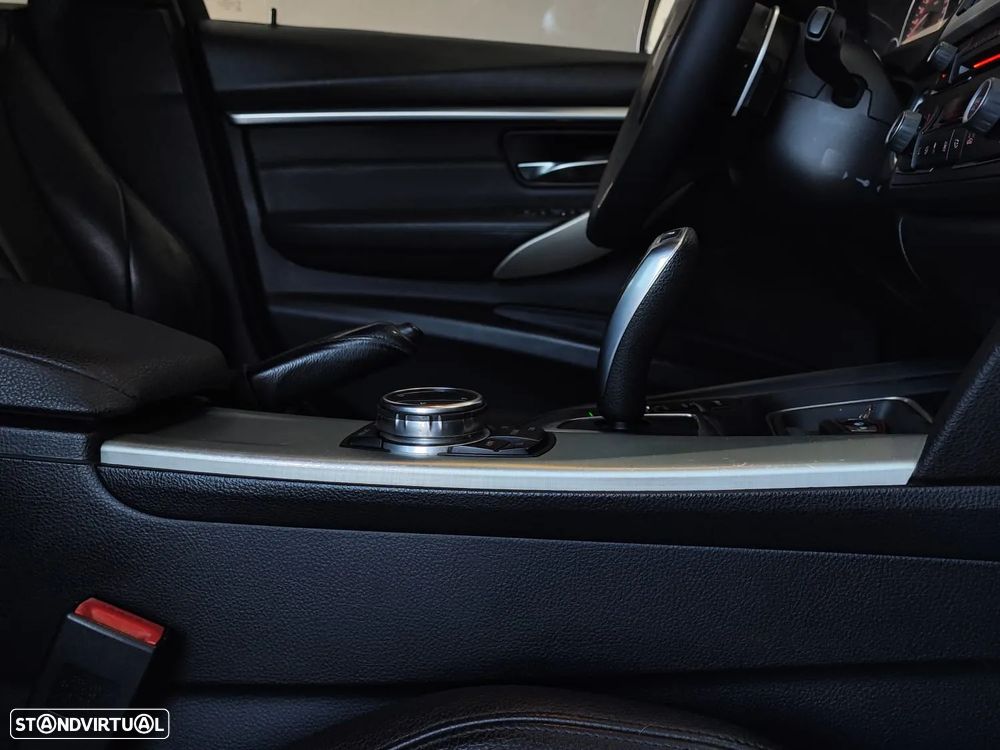 BMW 320 d Auto Pack M - 38