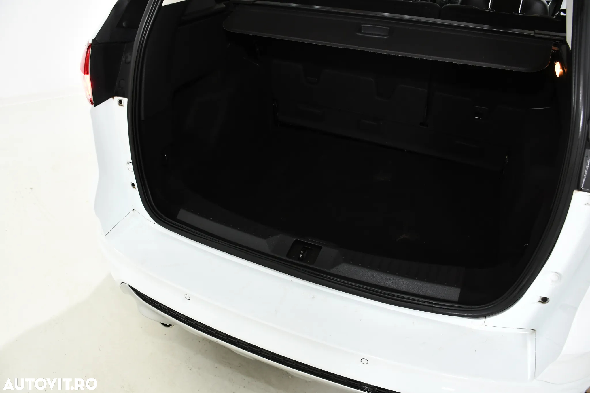 Ford Kuga 2.0 TDCi 2WD ST-Line - 26