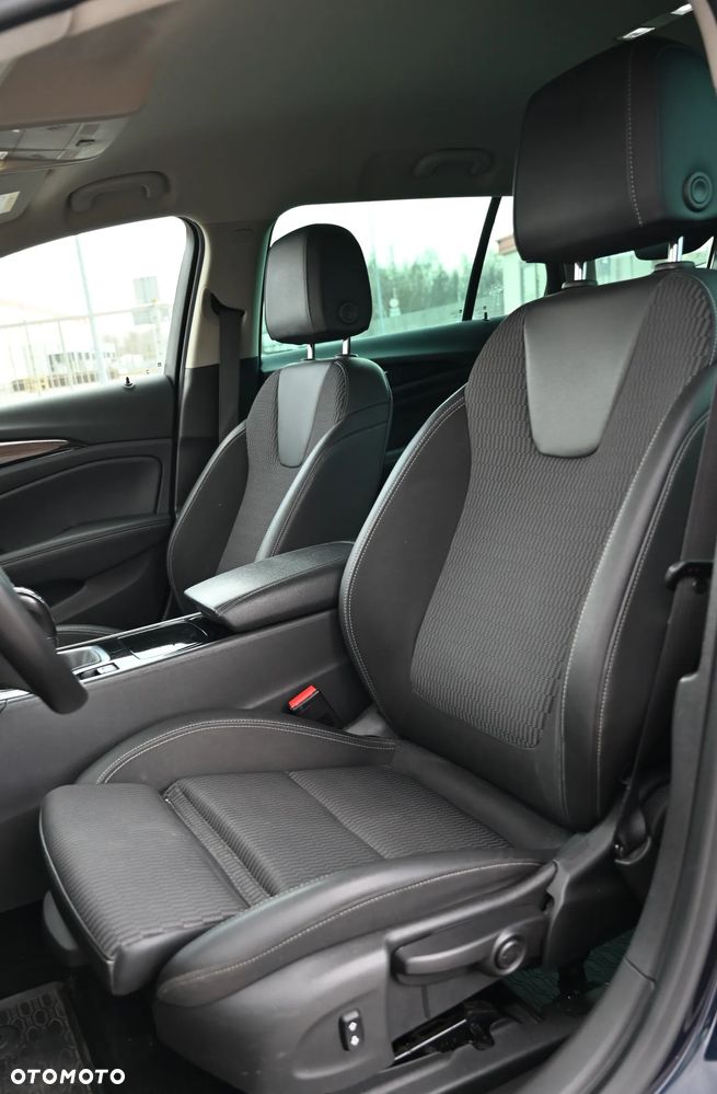 Opel Insignia - 36