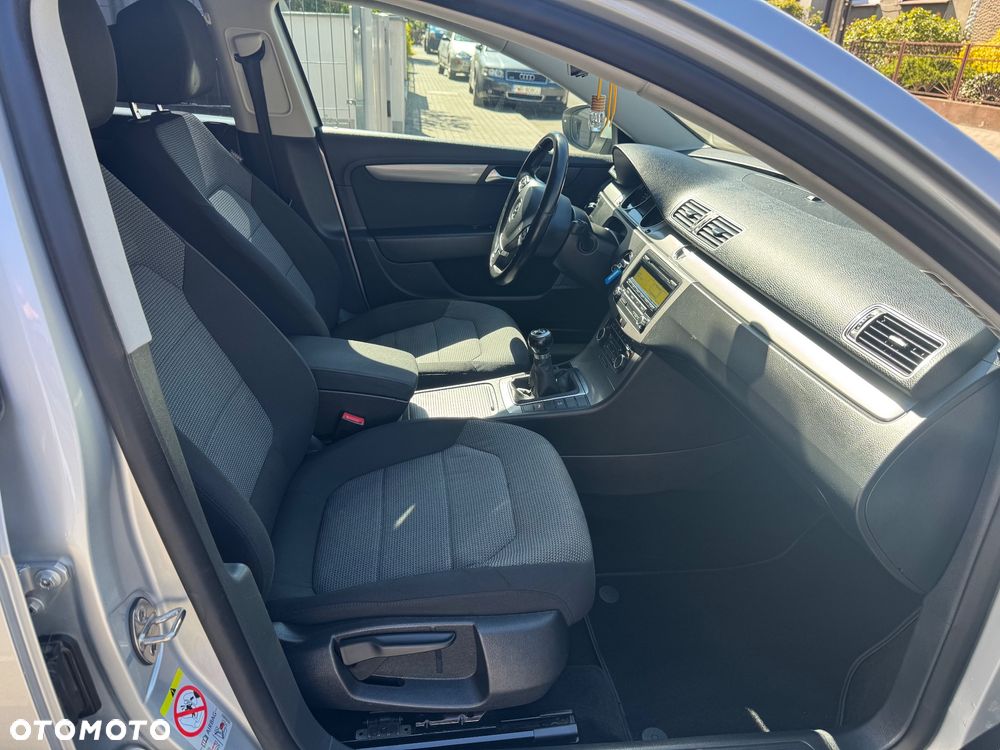 Volkswagen Passat 1.6 TDI Comfortline - 10