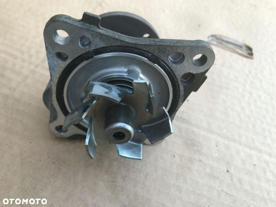 Pompa wody Mitsubishi ASX I Lancer VIII 10r.- 1.6b 16v benzyna kod silnika 4A92 - 4