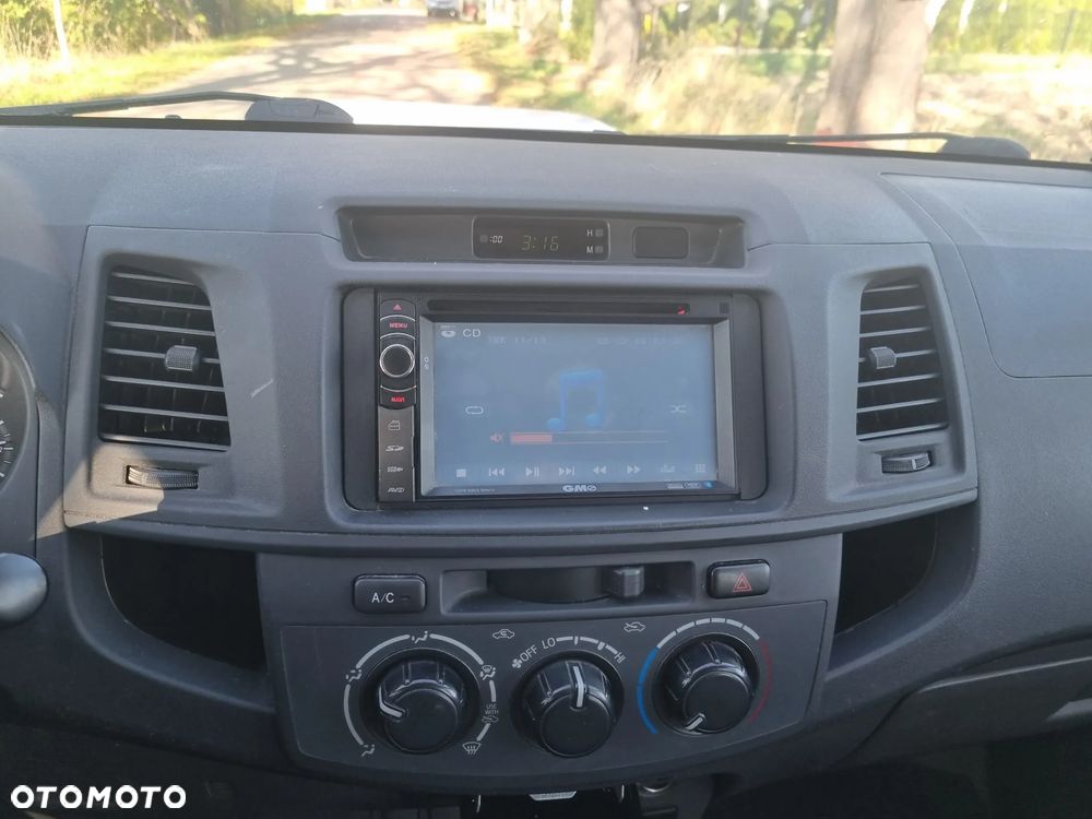 Toyota Hilux - 26