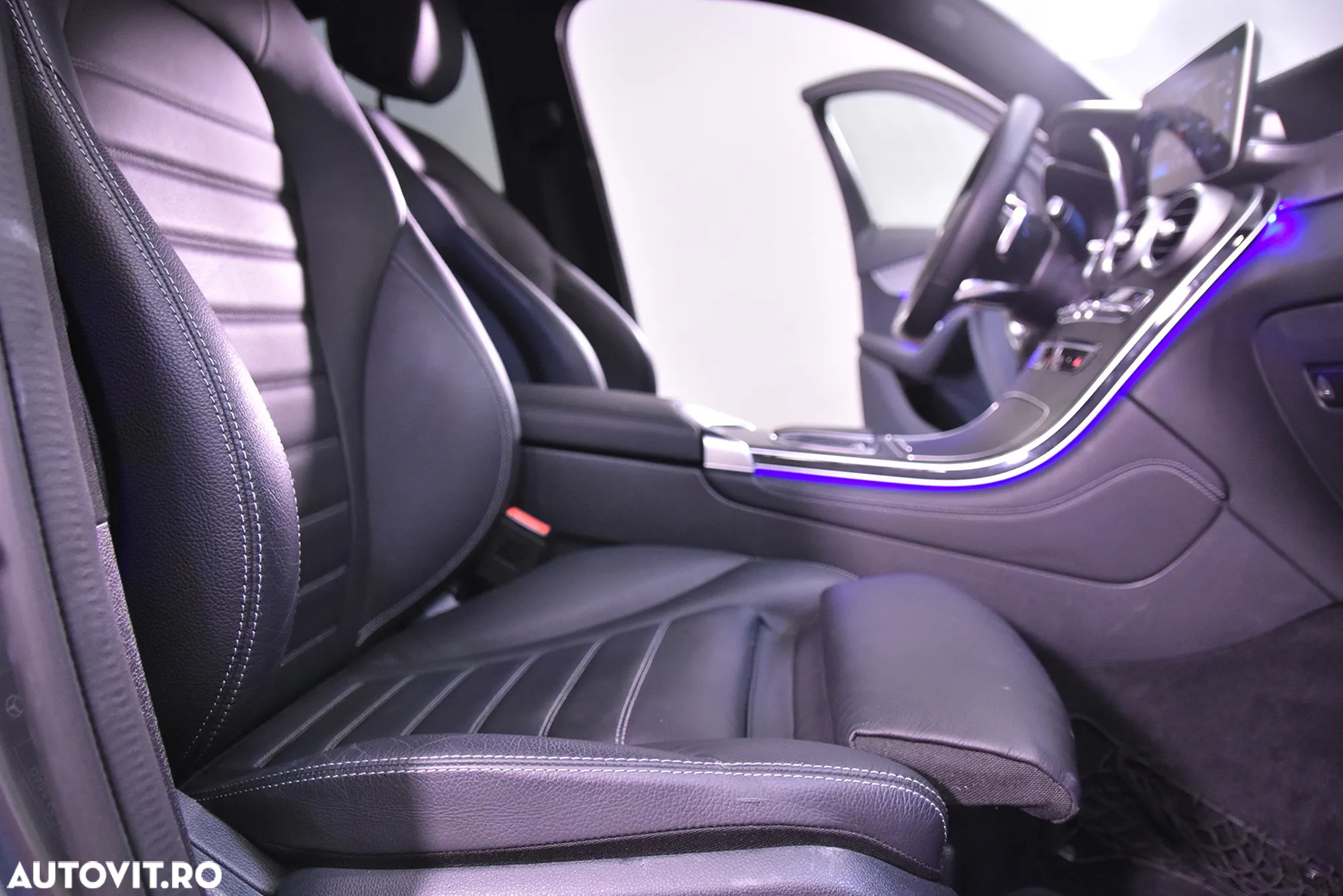 Mercedes-Benz GLC Coupe 300 4Matic 9G-TRONIC AMG Line - 11