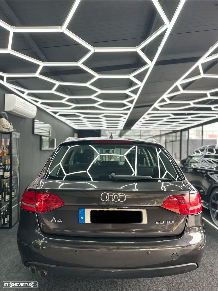 Audi A4 Avant 2.0 TDI Advance - 10