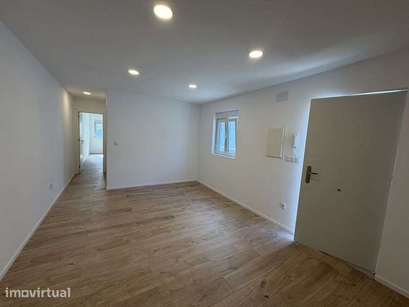 Moradia terrea t2 com pequeno espaço exterior - Grande imagem: 2/8