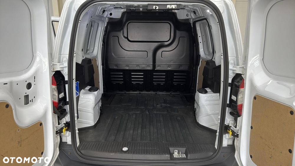 Ford Transit Courier - 18