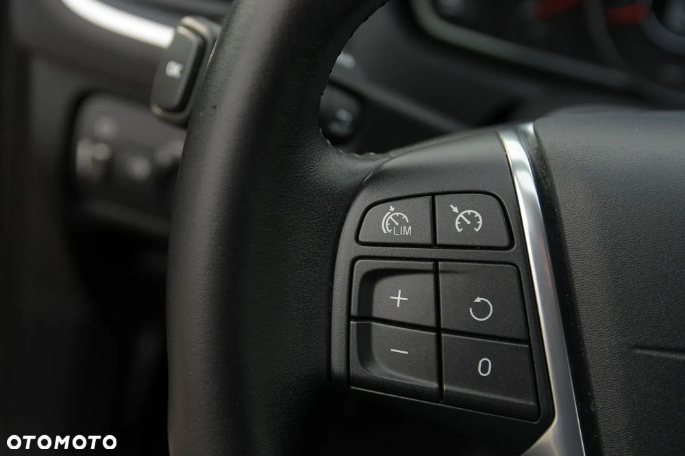 Volvo V40 D3 Drive-E Momentum - 29