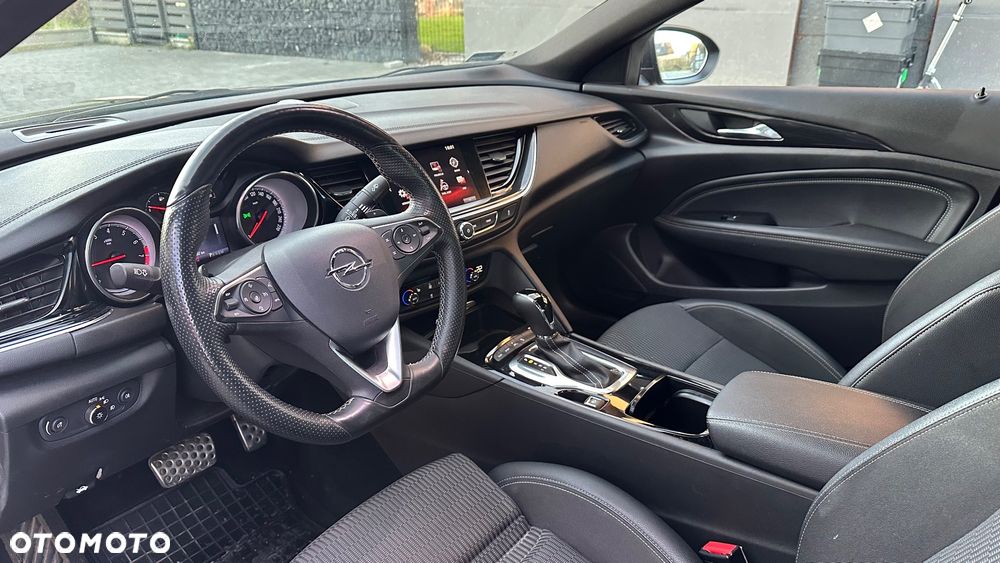 Opel Insignia 2.0 T 4x4 Innovation S&S - 9