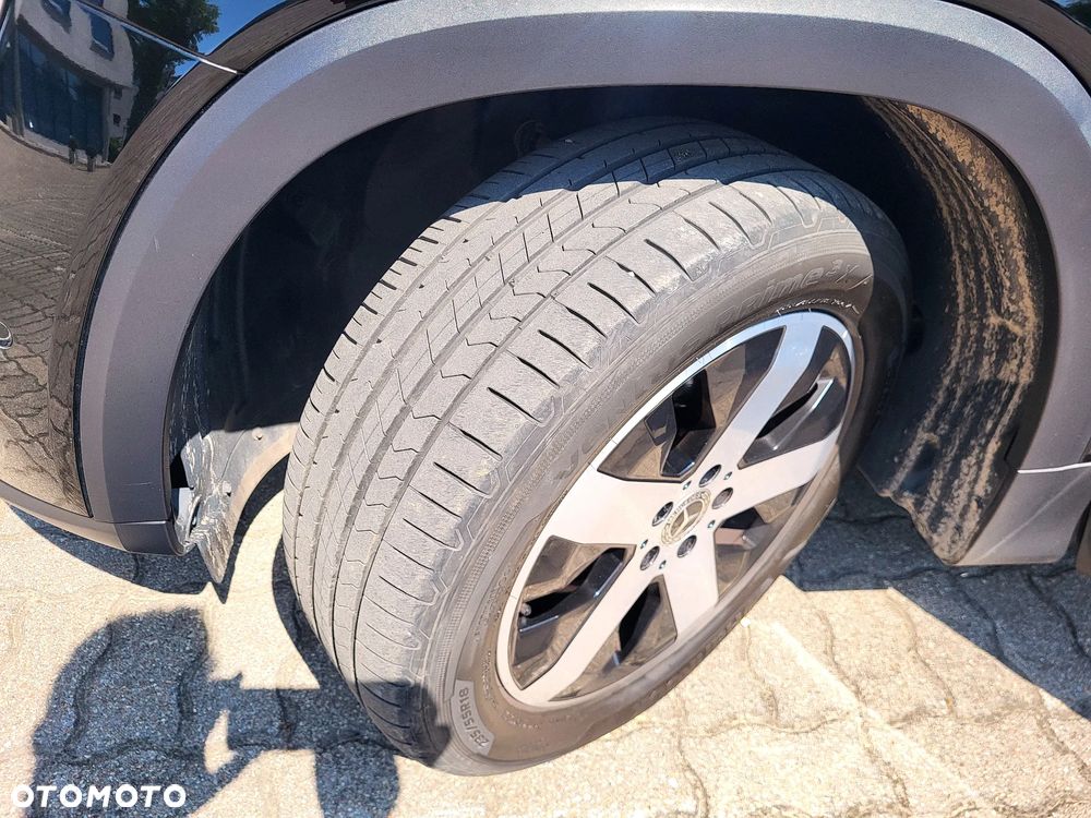 Mercedes-Benz GLB 200 4-Matic AMG Line 8G-DCT - 28