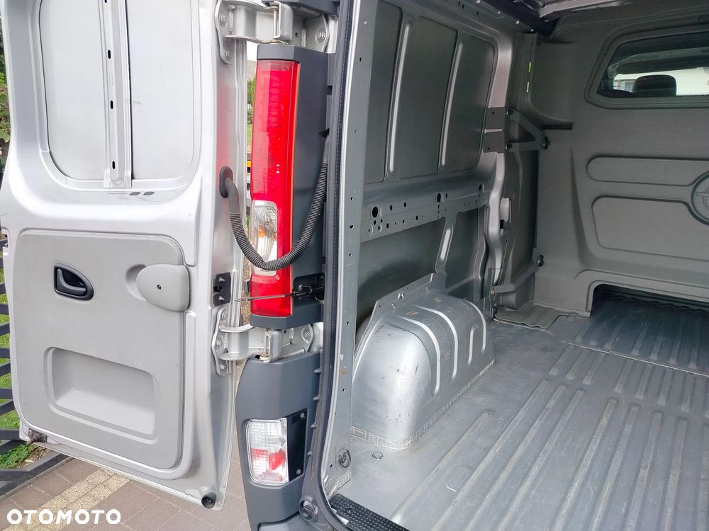 Opel Vivaro - 22
