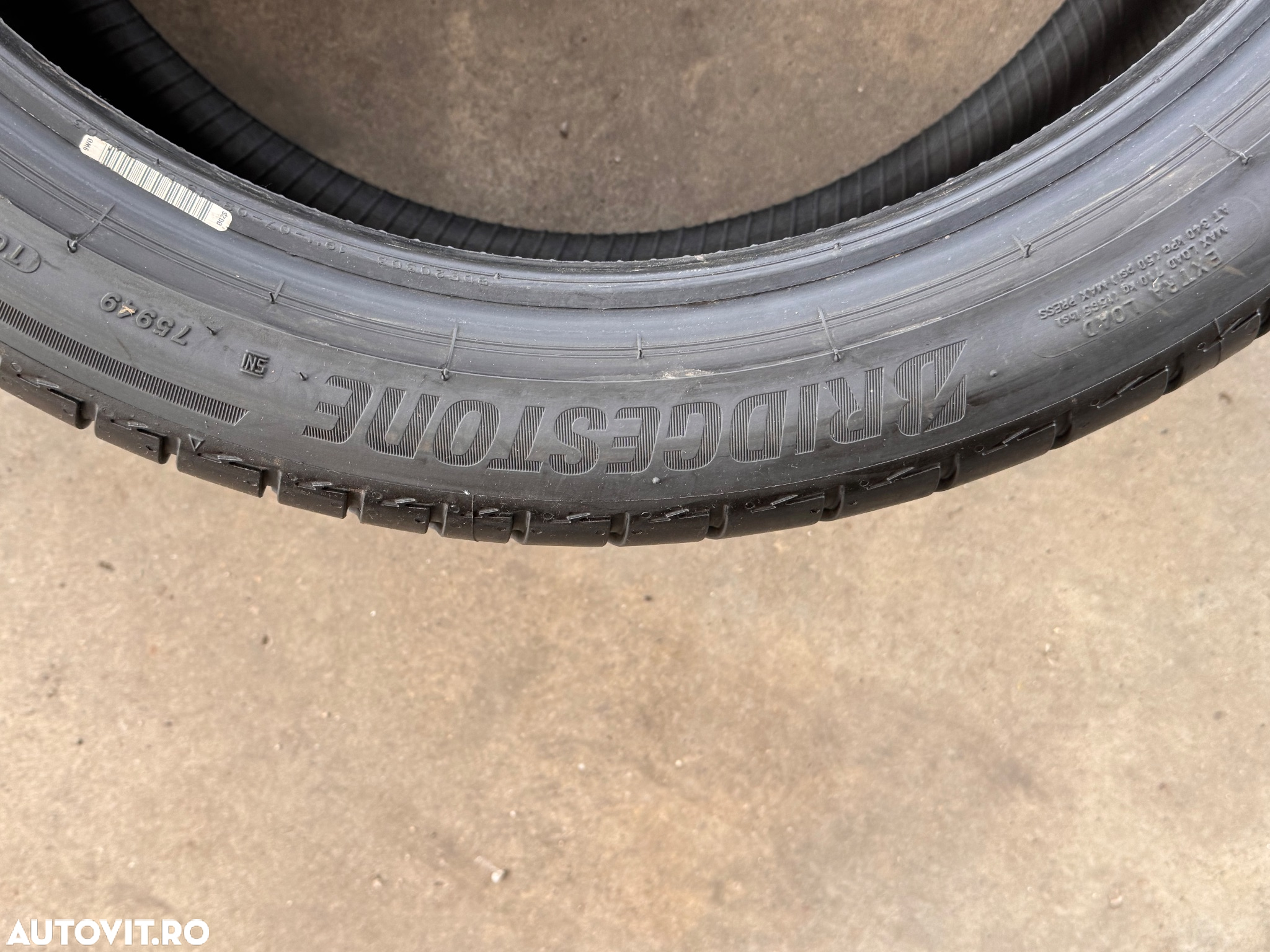 Vând 2 anvelope 235/40/19 bridgestone de vară ca noi - 6