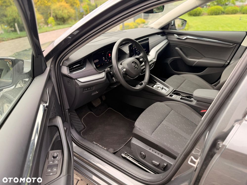 Skoda Octavia 2.0 TDI DSG Edition - 8