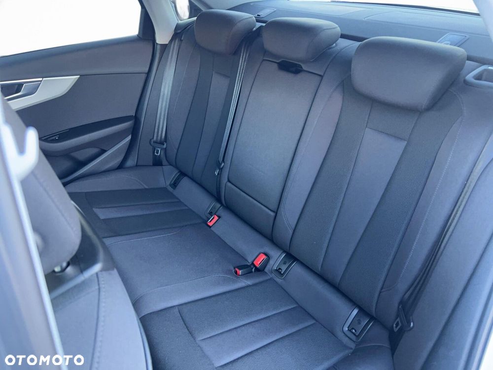 Audi A4 Limousine - 13