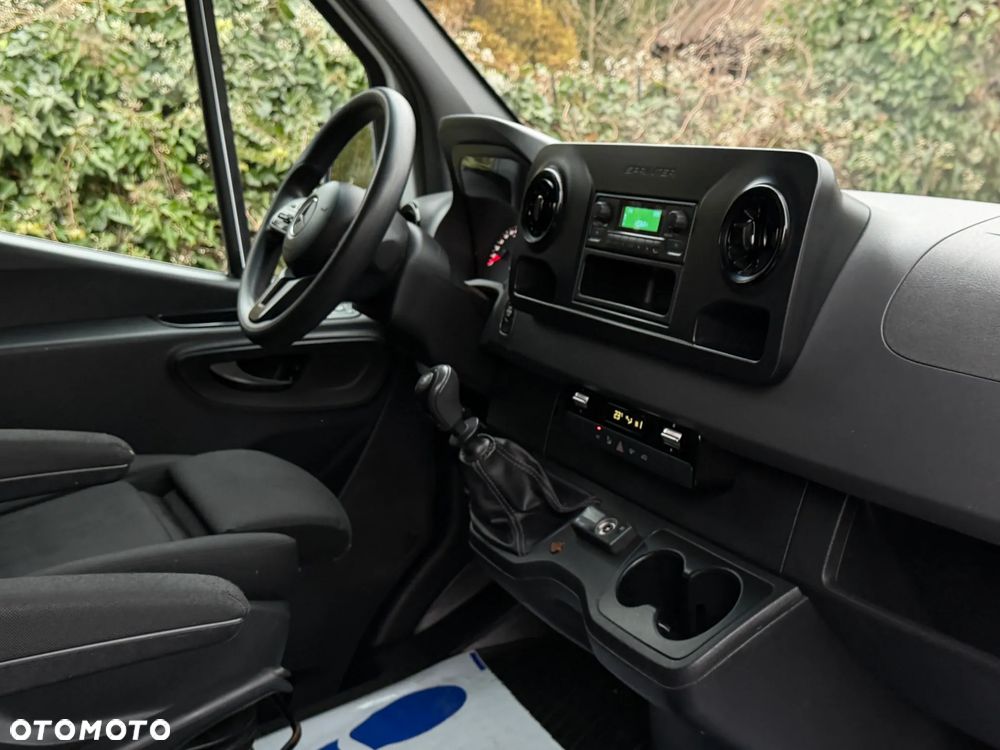 Mercedes-Benz SPRINTER - 13