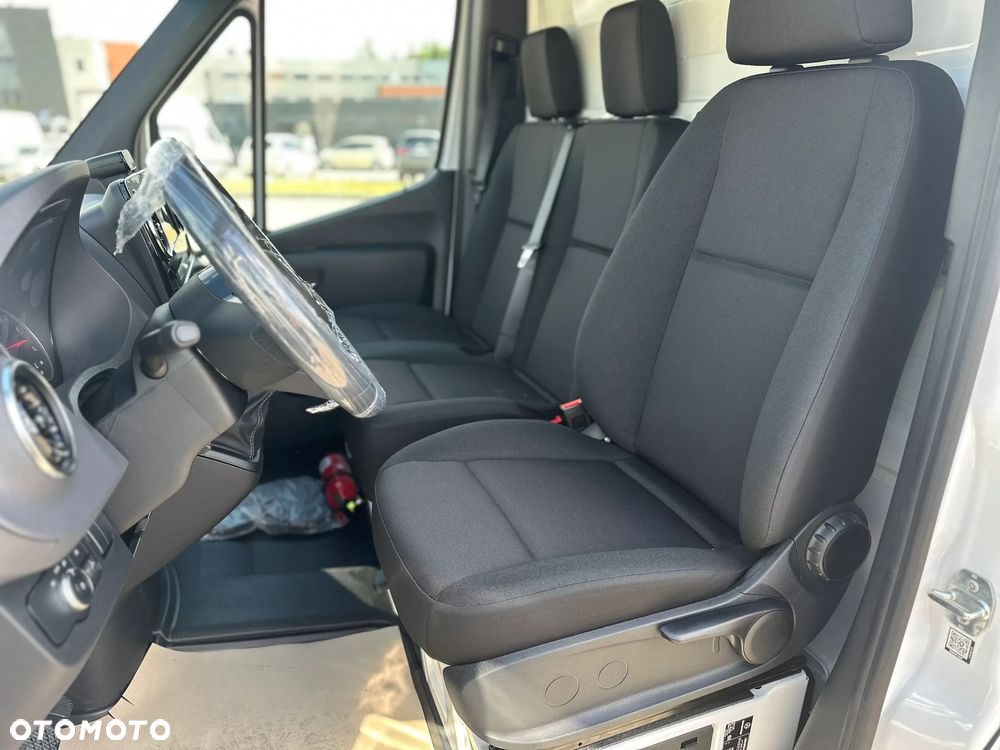 Mercedes-Benz Sprinter - 11