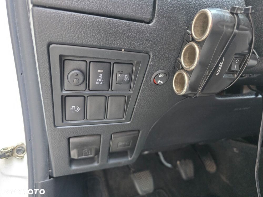 Toyota Hilux 2.4 D-4D Double Cab DLX 4x4 - 15
