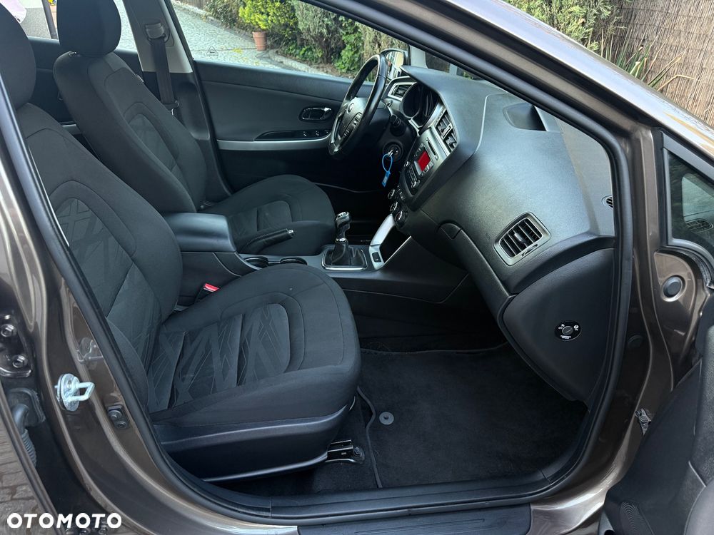 Kia Ceed 1.4 CVVT Dream Team Edition - 36