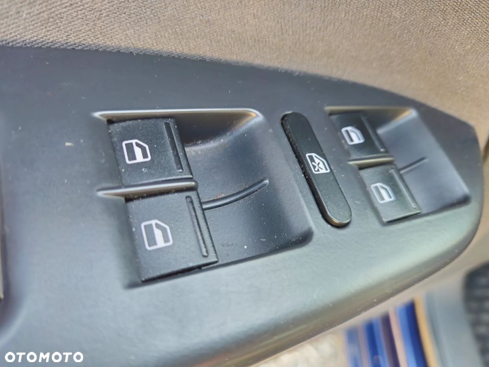 Volkswagen Touran 1.6 TDI DPF BlueMot Comfortline - 11