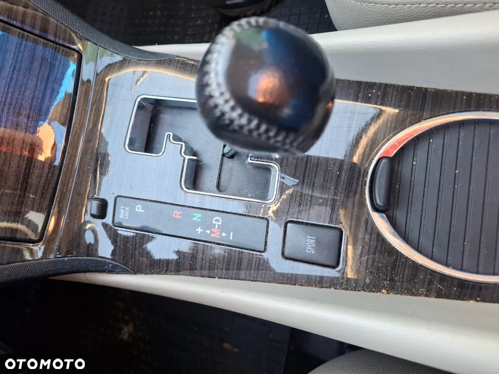 Toyota Avensis 1.8 Premium MS - 5