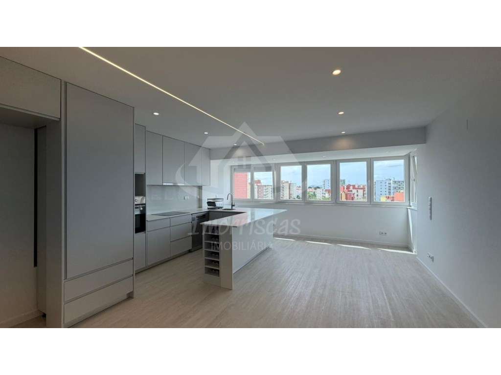 Apartamento T3 renovado com vista panorâmica - Olivais - Grande imagem: 3/47