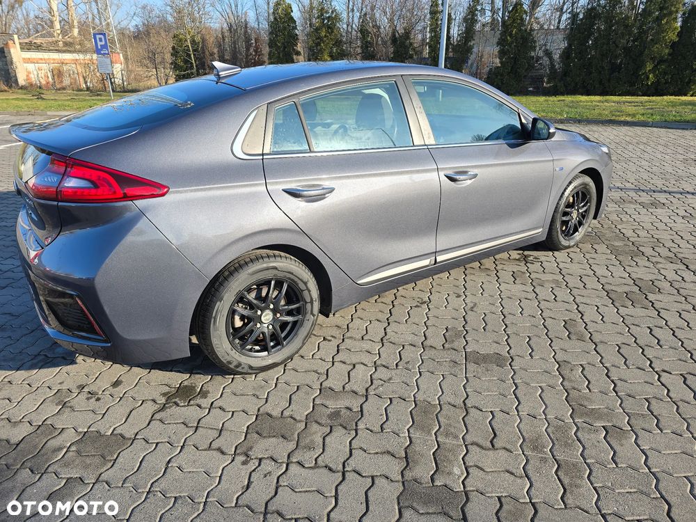 Hyundai IONIQ - 7