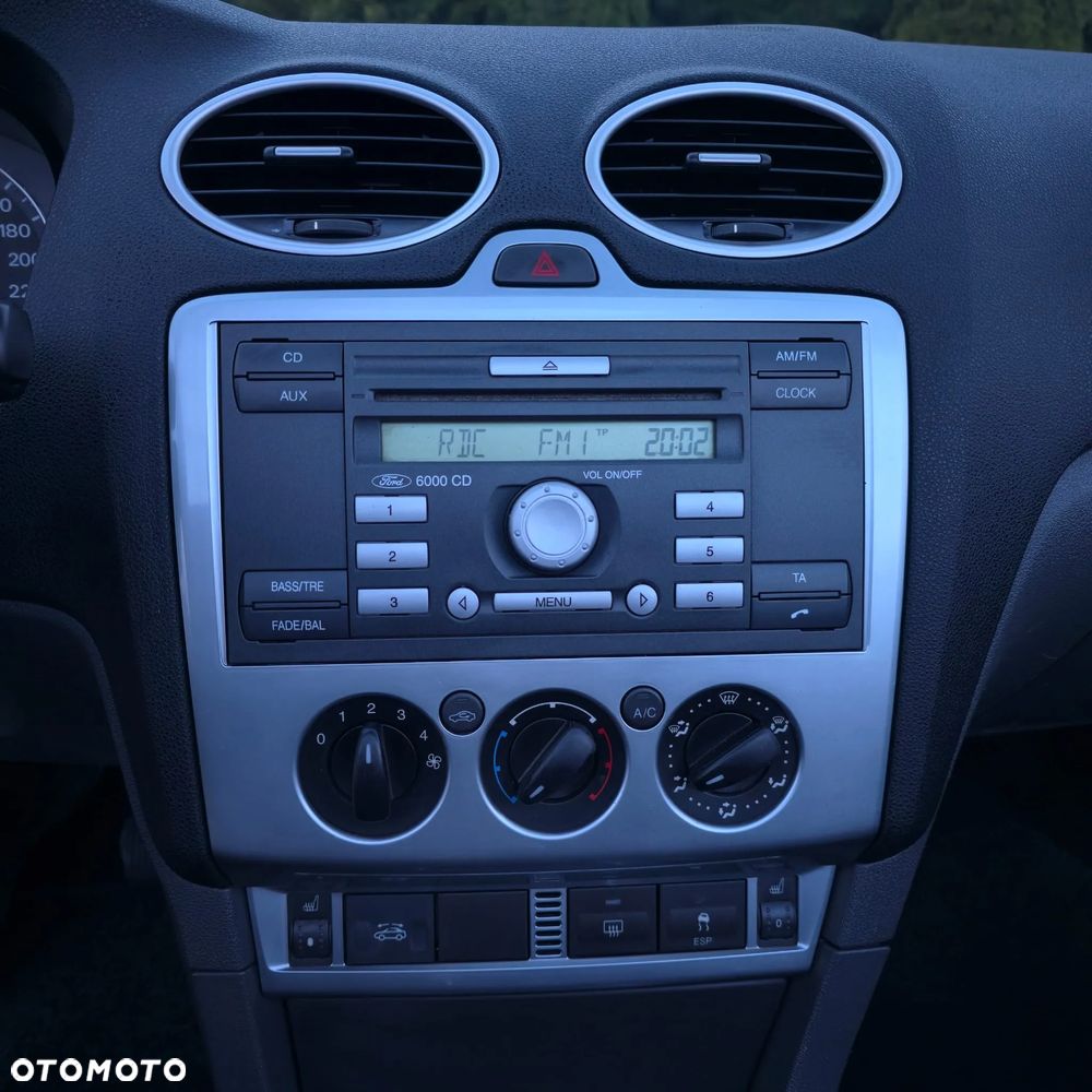 Ford Focus 1.6 16V Fun X - 32