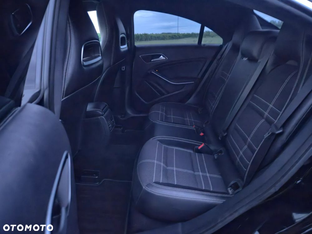 Mercedes-Benz CLA 200 7G-DCT - 35